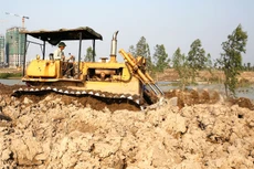 Tại một gói thầu hơn 80 tỷ đồng ở tỉnh Phú Yên, bên cho thuê phá vỡ hợp đồng nguyên tắc thuê máy, dẫn đến kéo dài tiến độ chọn nhà thầu thêm hơn nửa năm. Ảnh: Lê Tiên