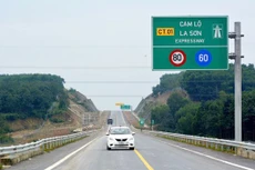 Cao tốc Cam Lộ - La Sơn dài 98,3 km, được khánh thành ngày 31/12/2022