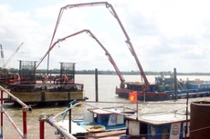 Công trường cầu Đại Ngãi phía tỉnh Sóc Trăng