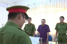 Cơ quan Cảnh sát điều tra Công an tỉnh Bạc Liêu tống đạt Quyết định và Lệnh đối với Huỳnh Thanh Phong