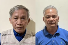 Ông Cao Khoa (trái) và Lê Viết Chữ lúc bị bắt