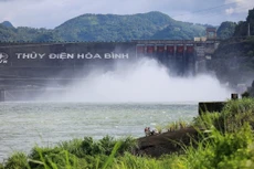 Thủy điện Hòa Bình đóng thêm 1 cửa xả đáy