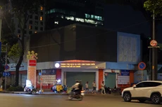 Bảng quảng cáo ngoài trời tại ngã ba Nguyễn Văn Chiên - Phạm Ngọc Thạch đã tắt sau 22h