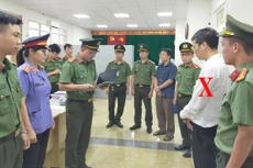 Cơ quan An ninh điều tra Công an tỉnh Thanh Hoá thi hành Lệnh bắt tạm giam bị can Nguyễn Thế Hùng, nguyên Giám đốc Chi nhánh Văn phòng đăng ký đất đai thành phố Sầm Sơn