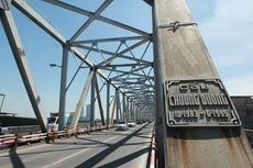 Từ 8h30 hôm nay (ngày 10/9), theo hướng từ Hoàn Kiếm đi Long Biên: cấm các phương tiện xe khách, xe hợp đồng, xe du lịch trên 9 chỗ; cấm xe tải có tải trọng trên 0,5 tấn