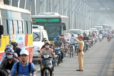 Hà Nội phân luồng giảm ùn tắc giao thông dịp nghỉ lễ 30/4 - 1/5