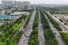 Sáng 9/9, đại lộ Thăng Long bị ùn tắc nhiều giờ kéo dài hơn 10 km từ khu đô thị An Khánh hướng về trung tâm Thủ đô