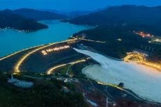 Mở 1 cửa xả đáy hồ thủy điện Hòa Bình vào lúc 22h giờ tối nay