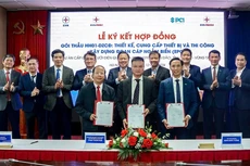 Lễ ký hợp đồng cung cấp gói thầu kéo điện ra Côn Đảo.