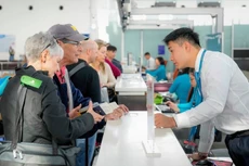 Hành khách tại ga quốc tế sân bay Nội Bài