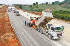 Sẽ hoàn thành 4 dự án thành phần của đường bộ cao tốc Bắc-Nam vào dịp 30/4/2025