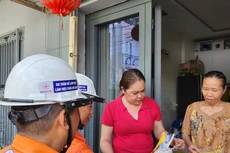 Tổng công ty Điện lực TP.HCM đã thực hiện khảo sát đánh giá tình trạng sử dụng điện trong các nhà ở hộ gia đình thuộc các khu vực dân cư có nguy cơ cháy, nổ cao