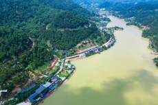 Khu vực hồ Đồng Đò, xã Minh Trí, Sóc Sơn tồn tại một số công trình vi phạm chưa bị xử lý