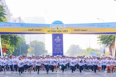 Hơn 5.000 học sinh, sinh viên, thầy cô và phụ huynh tại 22 quận, huyện và TP Thủ Đức tham gia giải chạy S-Race 2024 tại TP.HCM