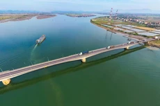 Cầu Gianh (bắc qua sông Gianh) trên Quốc lộ 1 có chiều dài 2,1 km