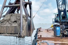 Tổng công ty Xây dựng số 1 đã được bàn giao 2 mỏ cát để trực tiếp khai thác phục vụ thi công cao tốc Cần Thơ - Cà Mau