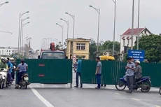 Hiện, cầu Trung Hà vẫn đang cấm tất cả các phương tiện lưu thông