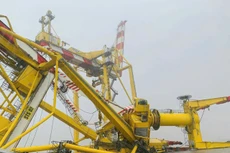 Cần cẩu tại cảng Mipec, Hải Phòng đổ sụp do chịu tác động của bão Yagi - Công trình bảo hiểm thuộc Bảo Hiểm Bảo Việt (Ảnh: THP)