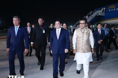 Thủ tướng Phạm Minh Chính đến sân bay quân sự Palam, Thủ đô New Delhi bắt đầu chuyến thăm cấp Nhà nước đến Ấn Độ. Ảnh: TTXVN