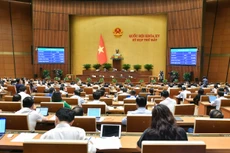 Quốc hội tiến hành biểu quyết thông qua Luật Lưu trữ (sửa đổi)