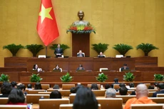 Phó Chủ tịch Quốc hội Trần Quang Phương điều hành Phiên thảo luận.