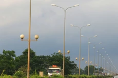 Gói thầu số 09 Thi công xây dựng + lắp đặt thiết bị công trình thuộc Dự án Đầu tư, nâng cấp hệ thống điện chiếu sáng trên địa bàn TP. Quảng Ngãi có giá dự toán hơn 60 tỷ đồng. Ảnh minh họa: Tiên Giang