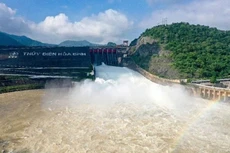 Sáng ngày 23/9, đóng 2 cửa xả đáy hồ thủy điện Hòa Bình