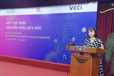 Bà Nguyễn Thị Thúy Hằng, Phó Cục trưởng Cục Quản lý đấu thầu thuộc Bộ Kế hoạch và Đầu tư, đại diện Ban soạn thảo giải đáp các câu hỏi, ý kiến góp ý hoàn thiện Dự thảo Luật Đấu thầu (sửa đổi)
