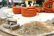 Công ty CP Tư vấn xây dựng hạ tầng H&T Hà Nội bị cấm tham gia đấu thầu vì làm giả hợp đồng tương tự khi tham dự thầu tại một dự án hoàn thiện hạ tầng cáp quang. Ảnh: Tiên Giang