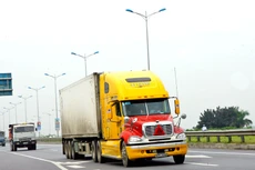 Theo kết quả khảo sát của Ngân hàng Thế giới, tỷ lệ xe vận chuyển hàng hóa đường bộ chạy không tải chặng về tại Việt Nam lên đến 50 - 70%. Ảnh: Tường Lâm