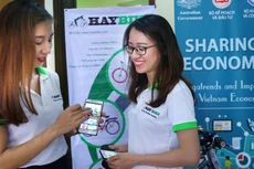 Ngoài ý nghĩa tích cực, kinh tế chia sẻ cũng làm nảy sinh rủi ro về cạnh tranh không công bằng, vấn đề thuế, lao động và thất nghiệp. Ảnh: Lê Tiên