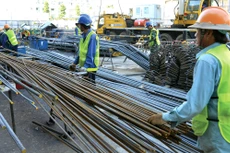 Giá thép đã tăng trung bình 10% so với thời điểm trước Tết. Ảnh: Quang Tuấn