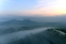 Núi Tiên - một ngọn núi lửa đã tắt 2,6 triệu năm trước - tại Nghĩa Đàn, Nghệ An