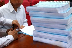 Báo cáo của nhiều địa phương cho biết, chất lượng của hồ sơ mời thầu tại một số gói thầu còn thấp, chưa đáp ứng được yêu cầu đặt ra cho công tác lựa chọn nhà thầu. Ảnh: Lê Tiên