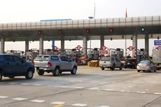 Việc thu phí tự động không dừng là phương thức mới mẻ, mới xuất hiện ở Việt Nam khoảng 3 năm trở lại đây. Ảnh: Lê Tiên
