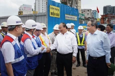 Thủ tướng Chính phủ Nguyễn Xuân Phúc thị sát công trình xây dựng Tuyến metro số 1 Bến Thành - Suối Tiên. Ảnh: Hiếu Nguyễn