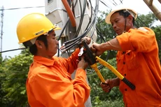 Giá điện sắp tăng 8,36% so với giá điện bình quân hiện hành. Ảnh: Nhã Chi