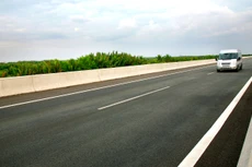 11 dự án thành phần trên tuyến cao tốc Bắc - Nam phía Đông có tổng chiều dài 654 km, đi qua 13 tỉnh, thành. Ảnh: Lê Tiên