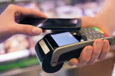 Tốc độ phát triển vượt bậc của thương mại điện tử sẽ kéo theo tăng trưởng trong nhu cầu thanh toán không dùng tiền mặt. Ảnh: Nguyễn Nhật