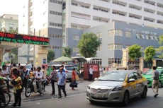 Tại Bệnh viện Hữu Nghị Việt Đức, một số gói thầu lớn không được công khai kết quả lựa chọn nhà thầu. Ảnh: Minh Tuấn