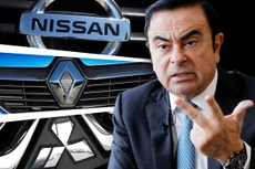 Một ngày sau khi ông Carlos Ghosn bị bắt, đồng loạt cổ phiếu của 3 hãng xe Nissan, Mitsubishi và Renault lần lượt sụt giảm 5,5%, 6% và 8,4%