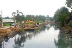 Gói thầu xây lắp 1 Xây dựng cống thoát nước từ đầu tuyến đến đường Phan Văn Hớn thuộc Dự án Hệ thống thoát nước kênh T2, xã Bà Điểm. Ảnh: Văn Sự