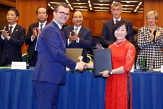 Lễ ký kết và trao đổi Biên bản ghi nhớ giữa Hãng hàng không Bamboo Airways và Sân bay quốc tế Praha với sự chứng kiến của Thủ tướng Chính phủ Nguyễn Xuân Phúc và Thủ tướng Cộng hòa Séc Andrej Babiš