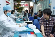 Giá dịch vụ y tế tăng, một số mặt hàng tiêu dùng thiết yếu bị đẩy giá có thể gây áp lực lên mục tiêu kiềm chế lạm phát. Ảnh: Lê Tiên