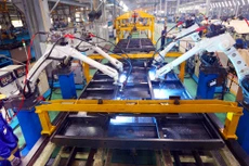 Cách mạng công nghiệp 4.0 sẽ cuốn tất cả doanh nghiệp vào một vòng xoáy cạnh tranh mạnh mẽ để rồi lập lại một trật tự mới. Ảnh: Lê Tiên