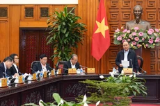 Thủ tướng Nguyễn Xuân Phúc chủ trì cuộc họp bàn giải pháp tháo gỡ khó khăn cho sản xuất, kinh doanh, thúc đẩy tăng trưởng kinh tế. Ảnh: Hiếu Nguyễn
