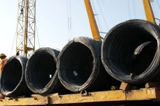 Một số ngành hàng như thép, gỗ, hải sản, xe đạp, pin năng lượng… đang bị điều tra về gian lận xuất xứ. Ảnh: Lê Tiên