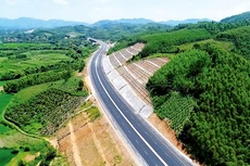 Chủ đầu tư Dự án Cao tốc Bắc Giang - Lạng Sơn đã mạnh dạn áp dụng công nghệ mới trong thi công để giải quyết bài toán ổn định mái taluy khi đi qua địa hình miền núi