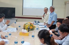 Các thắc mắc của các nhà thầu về HSMT đều được giải đáp tại Hội nghị tiền đấu thầu 2 gói thầu lớn của Bệnh viện Mắt TP.HCM. Ảnh: Hải An