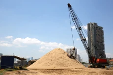 Hầu hết các công trình xây dựng của TP.HCM đều sử dụng nguồn cát khai thác trái phép. Ảnh: Lê Tiên